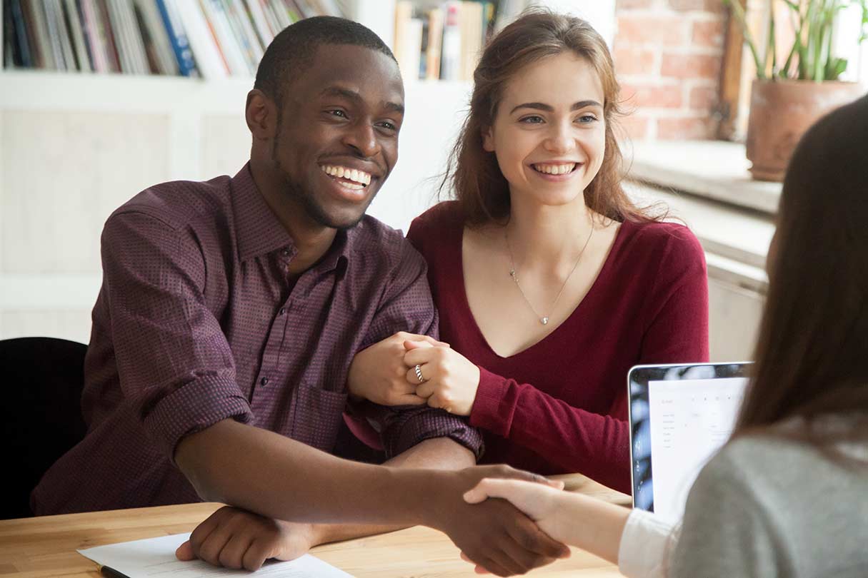 Couple signing up for renters insurance